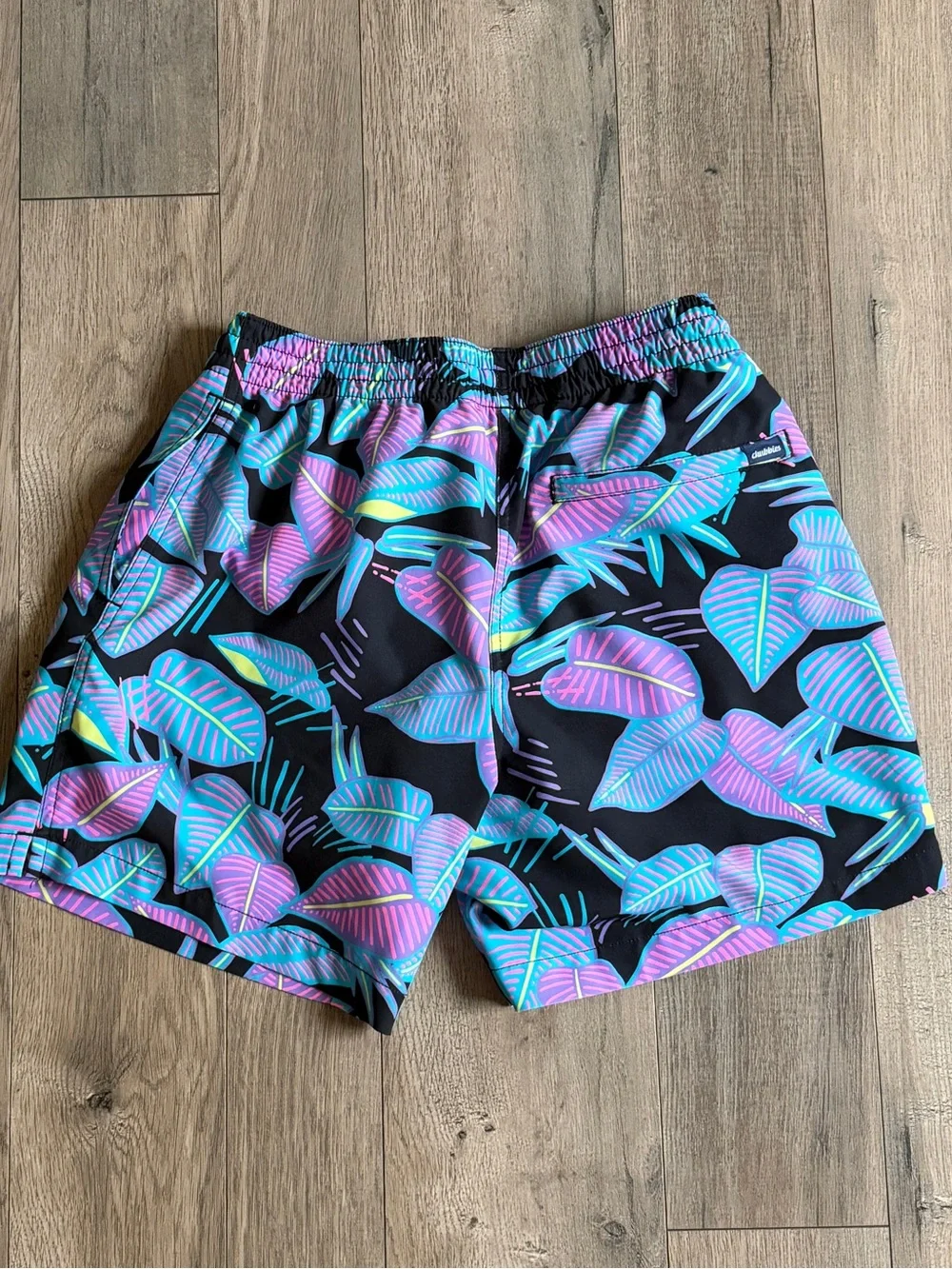 chubbies Swim Shorts with Purple & Teal Tropical Print 5.5 Inch Seam Size Small